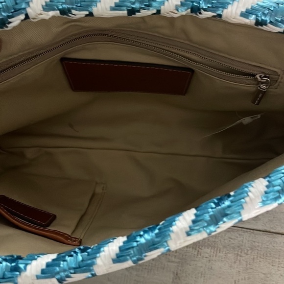 𝅺DOLCE & GABANNA Cross Body Bag - Picture 9 of 16